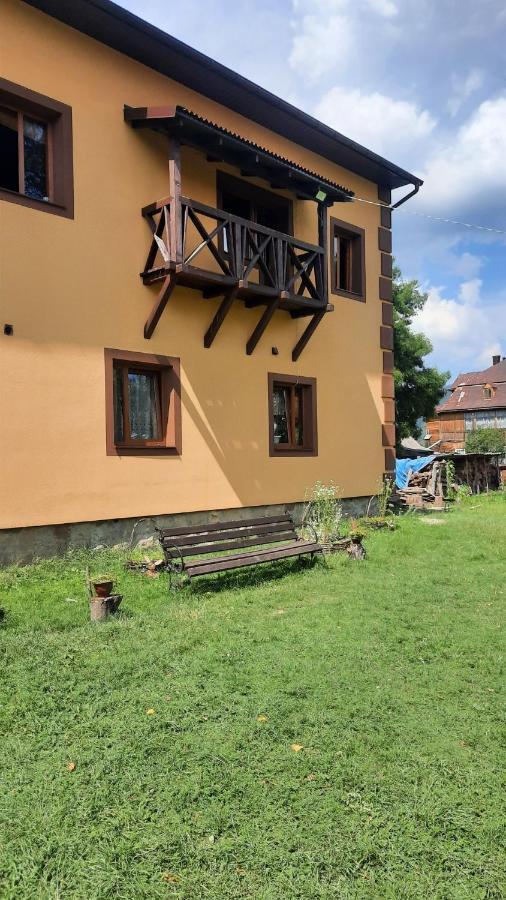 Gostyniy Dvir Petrovski Vorochta Buitenkant foto